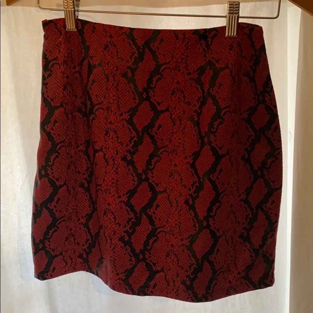 Women's Mid Waist Above Knee Leopard Skirt - Picture 2 of 2